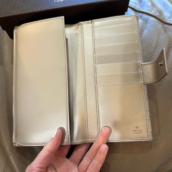 Gucci Imprim Silver Wallet with box Authentic - Picture 8 of 11